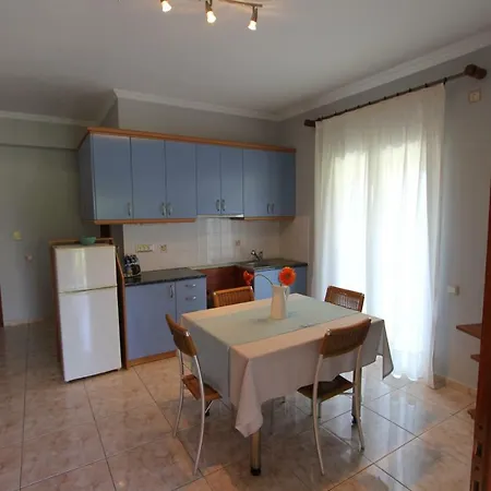 Apartament Tosis *