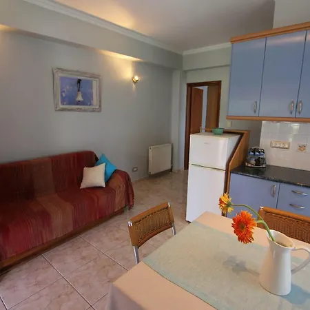 Apartament Tosis *